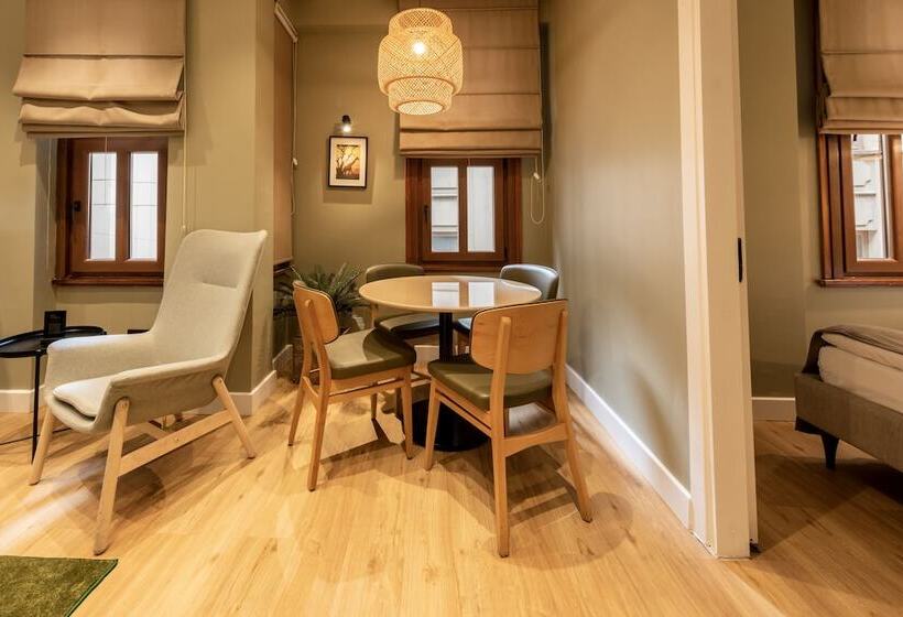 Отель Bguest Pera Suites