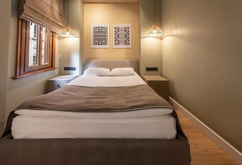 Отель Bguest Pera Suites