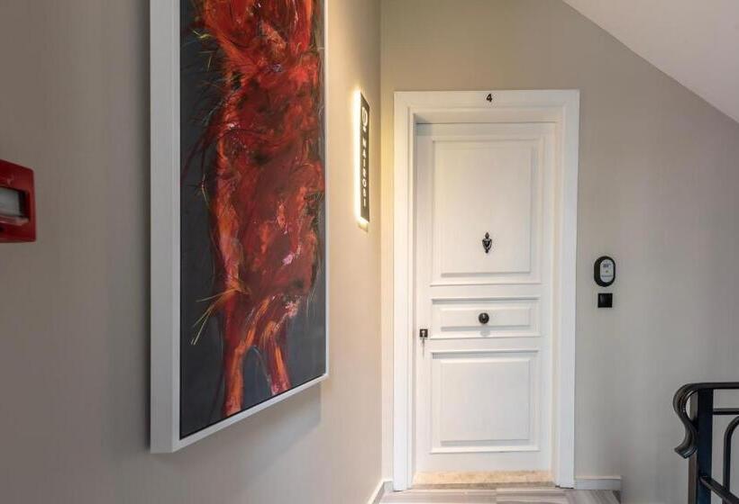 Отель Bguest Pera Suites