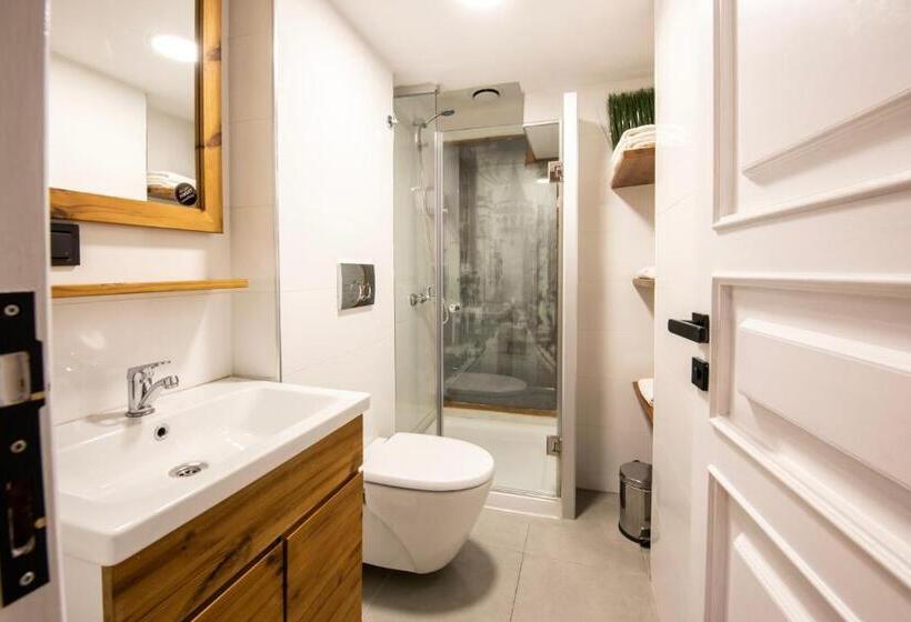 Отель Bguest Pera Suites