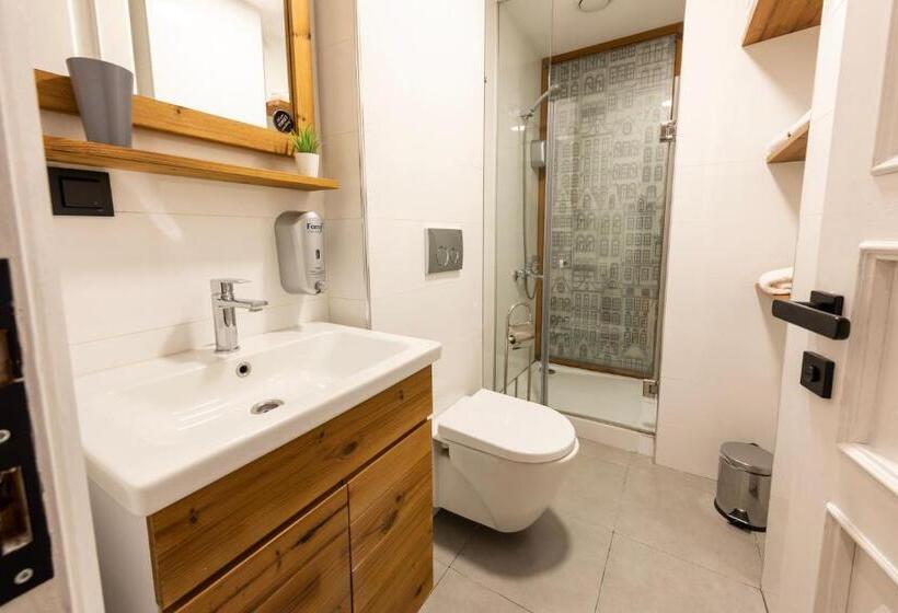 Отель Bguest Pera Suites