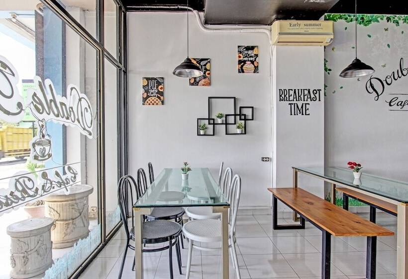 ホテル Capital O 92295 Double Tree