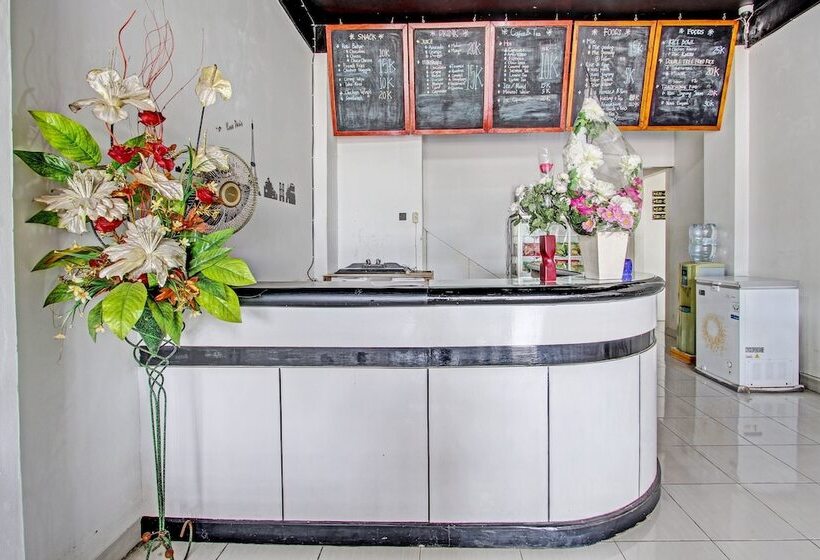 ホテル Capital O 92295 Double Tree