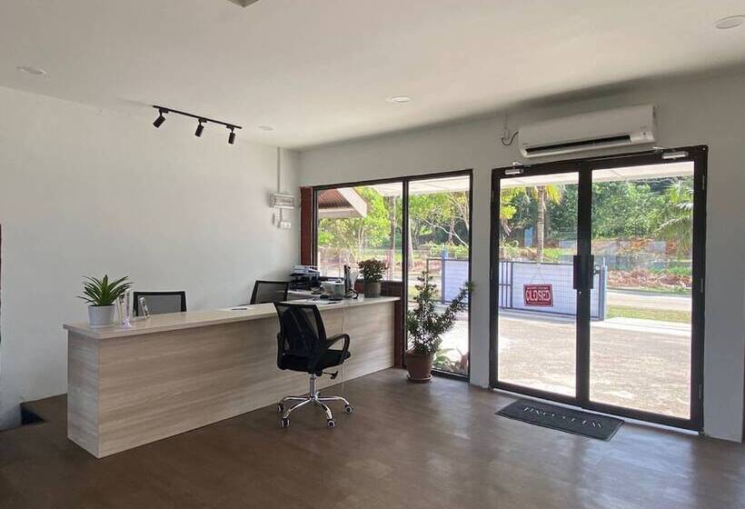 בית מלון כפרי Cemara Puri Resort & Spa By Oyo