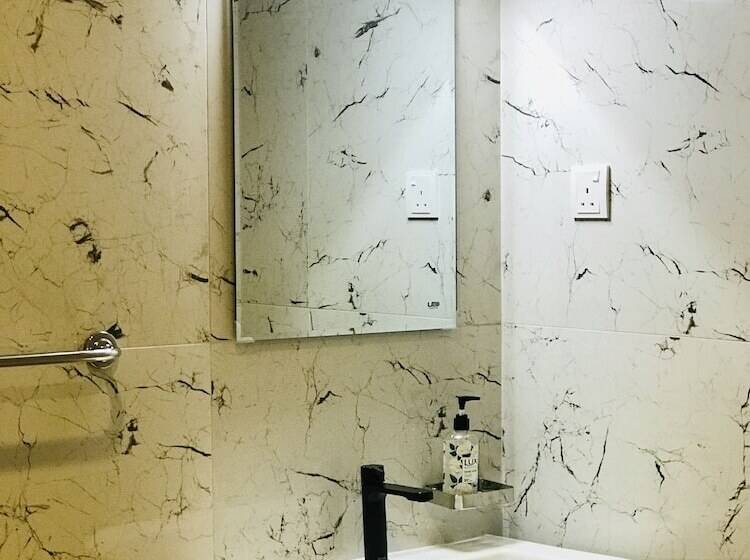 ホテル Ceylon Kingsmen Garden