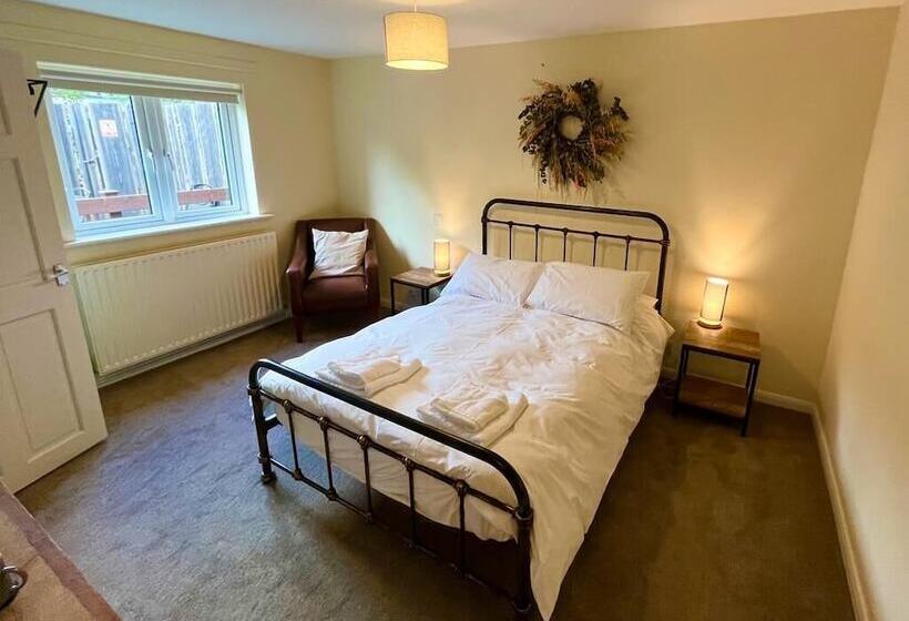 Отель Farmyard Inn