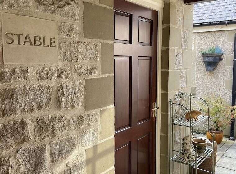 Отель Farmyard Inn