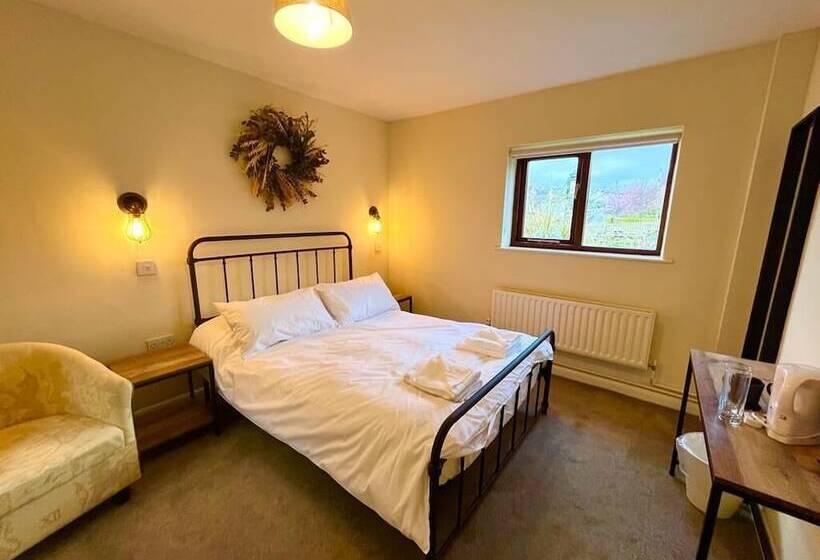 Отель Farmyard Inn