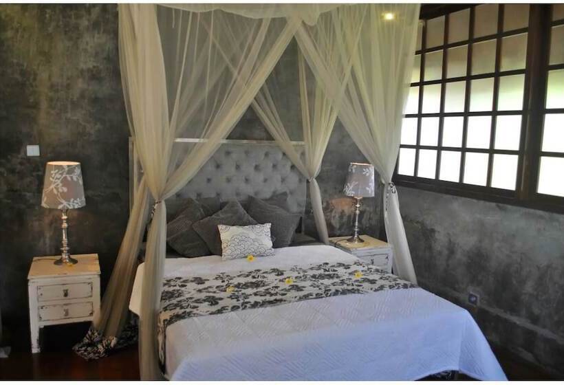 בית מלון כפרי Firefly Eco Lodge