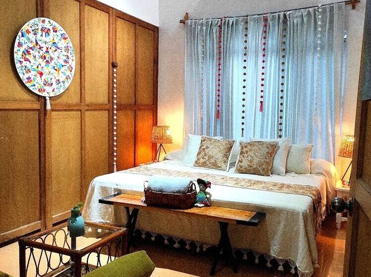 هتل Folklorsuites