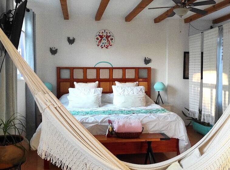 هتل Folklorsuites