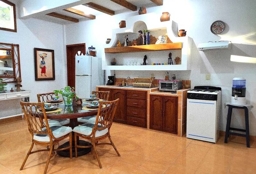 هتل Folklorsuites