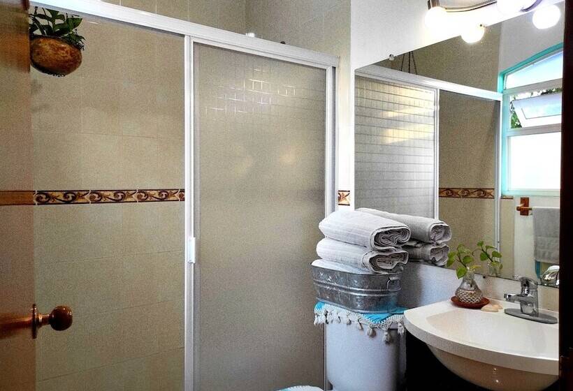 هتل Folklorsuites