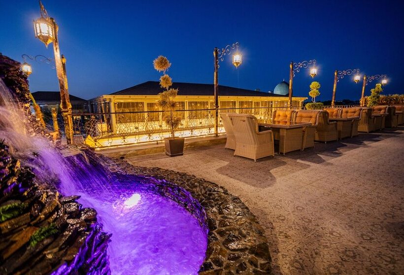 בית מלון כפרי Gur Emir Palace