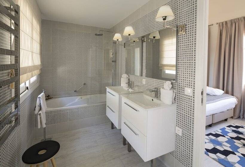 Отель Appartements De L Hélios îles Des Embiez