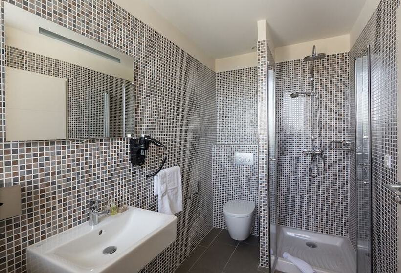 Отель Appartements De L Hélios îles Des Embiez