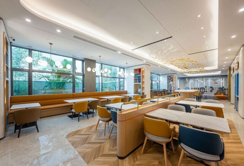 فندق Holiday Inn Express Jiangmen East Station, An Ihg