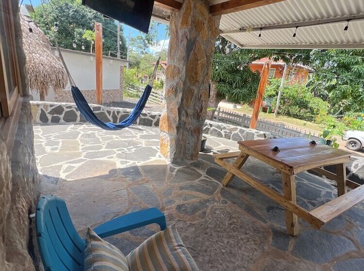 酒店 Hostal La Perla