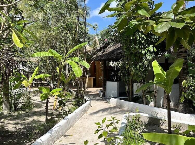 בית מלון כפרי Karanga Bungalows