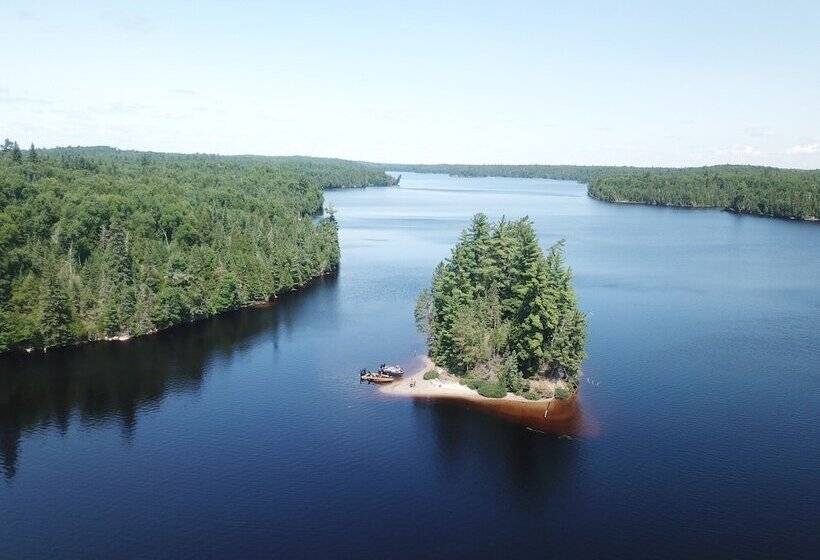 ホテル Lake Onaping Lodge