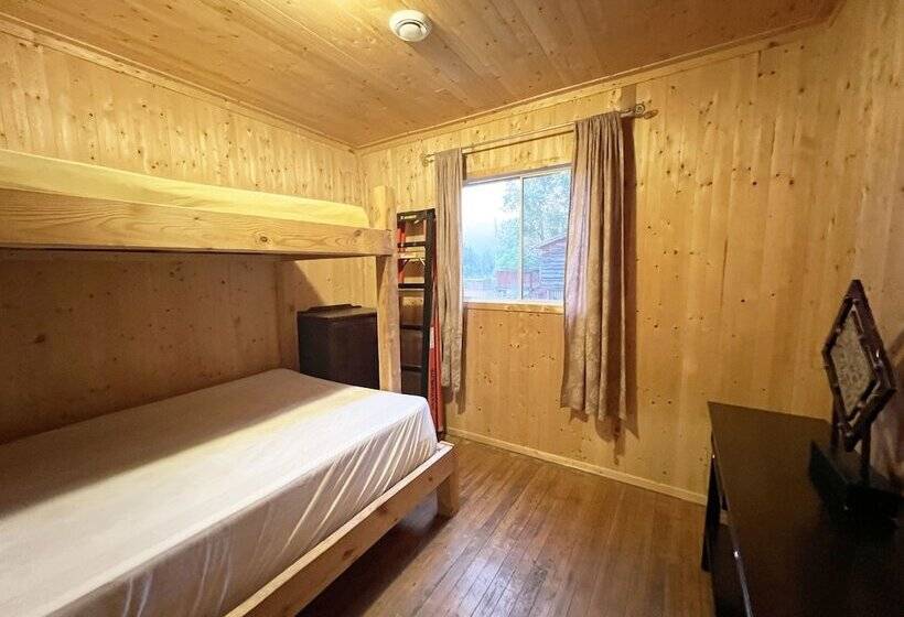 فندق Lake Onaping Lodge