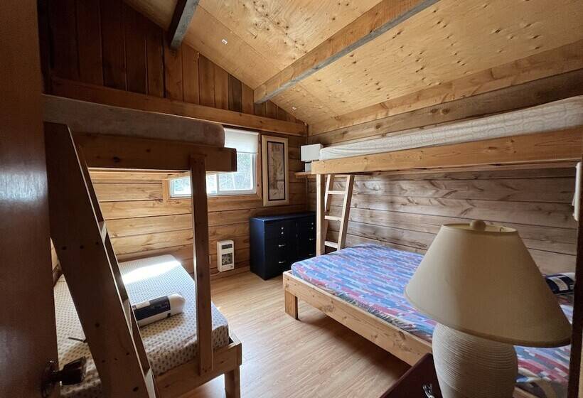 فندق Lake Onaping Lodge