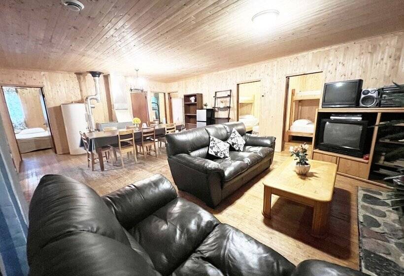 فندق Lake Onaping Lodge