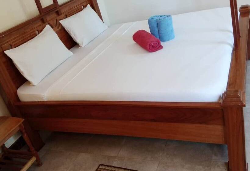 Отель Majani Breeze