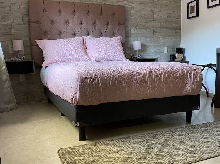 فندق Mesón Santa Rosa