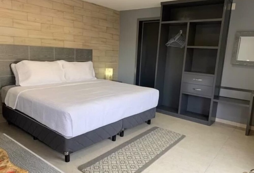 فندق Mesón Santa Rosa