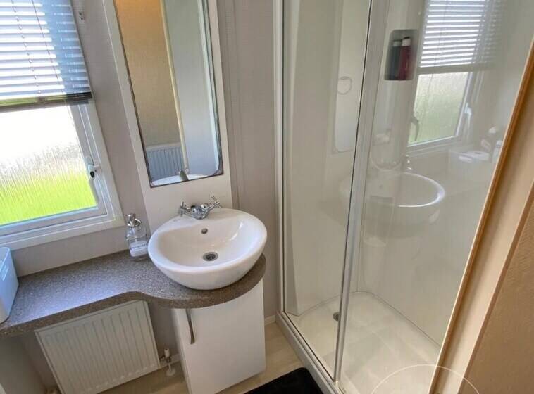 Отель Modern Caravan At Lyons Robinhood