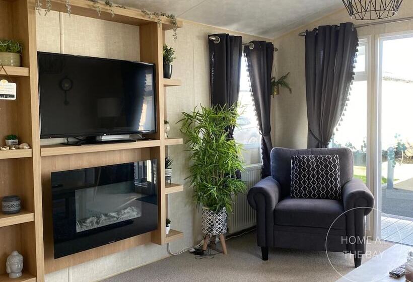 Отель Modern Caravan At Lyons Robinhood