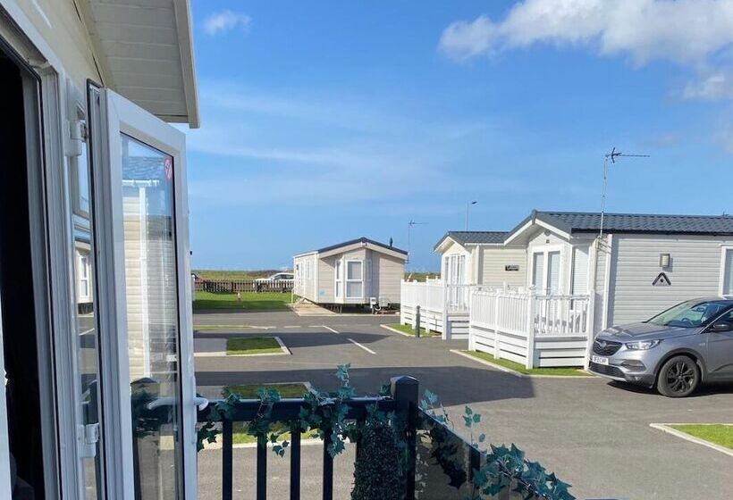 Отель Modern Caravan At Lyons Robinhood