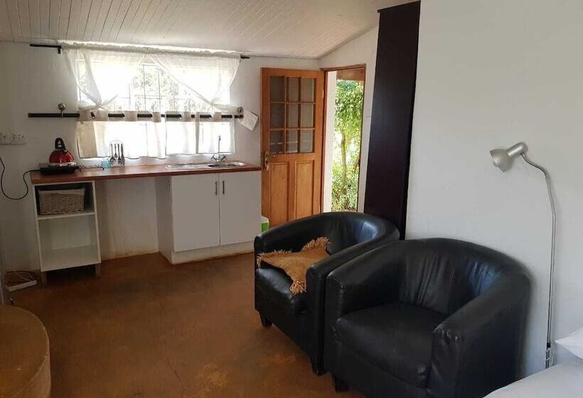 בית מלון כפרי Mulberry Lane Suites