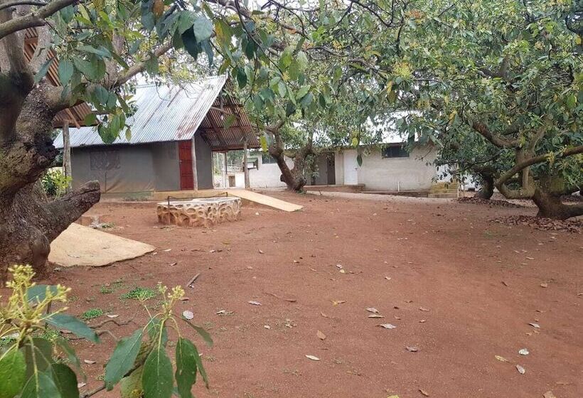 בית מלון כפרי Mulberry Lane Suites