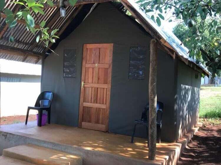 בית מלון כפרי Mulberry Lane Suites