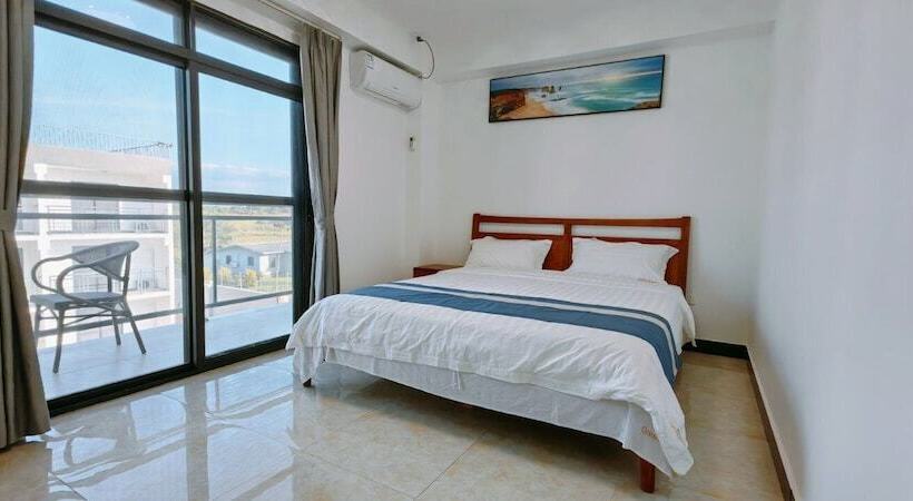 هتل Ocean Breeze Apartment