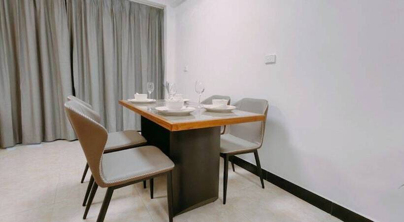 هتل Ocean Breeze Apartment