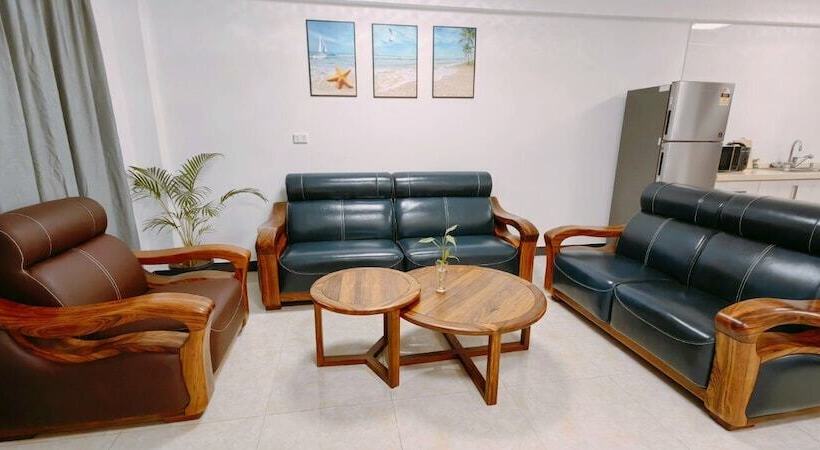 هتل Ocean Breeze Apartment