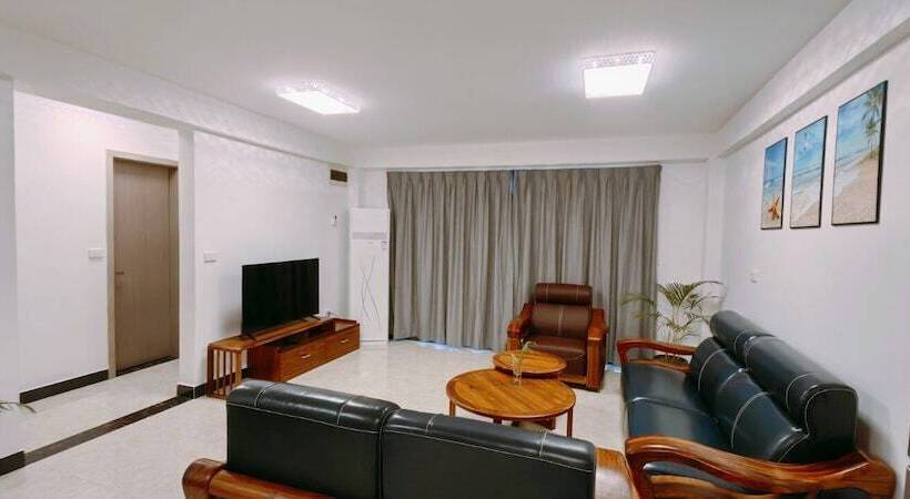 هتل Ocean Breeze Apartment