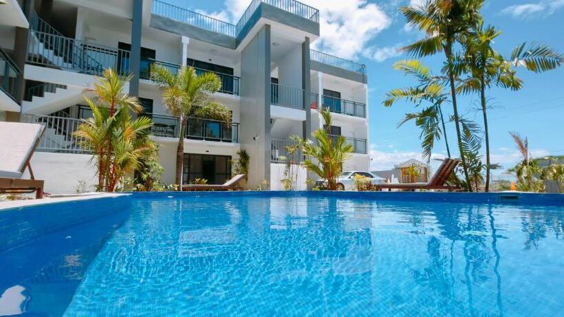 هتل Ocean Breeze Apartment