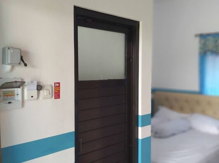 호텔 Penginapan Banyu Biruku