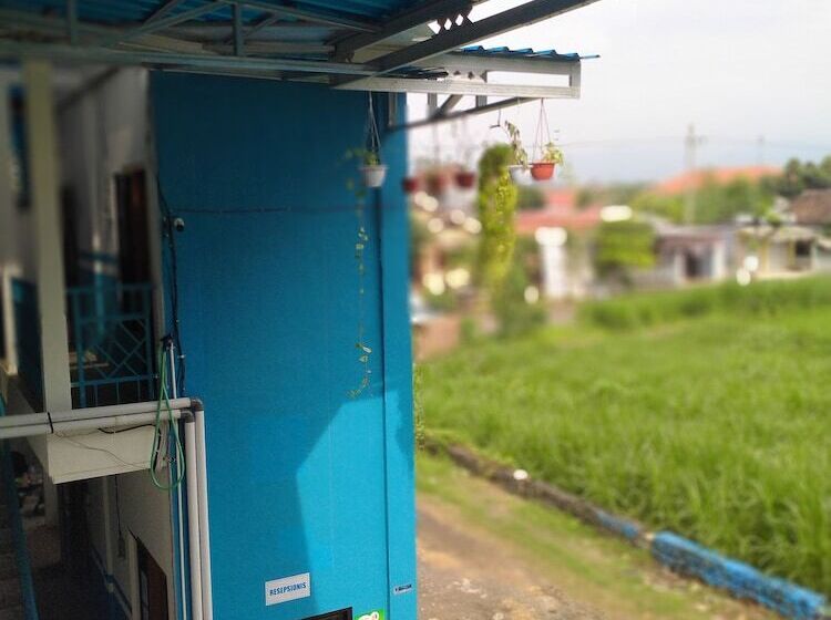 호텔 Penginapan Banyu Biruku