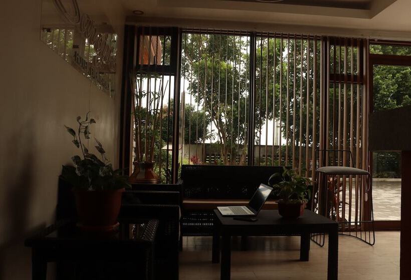 בית מלון כפרי Sarojus Farmview