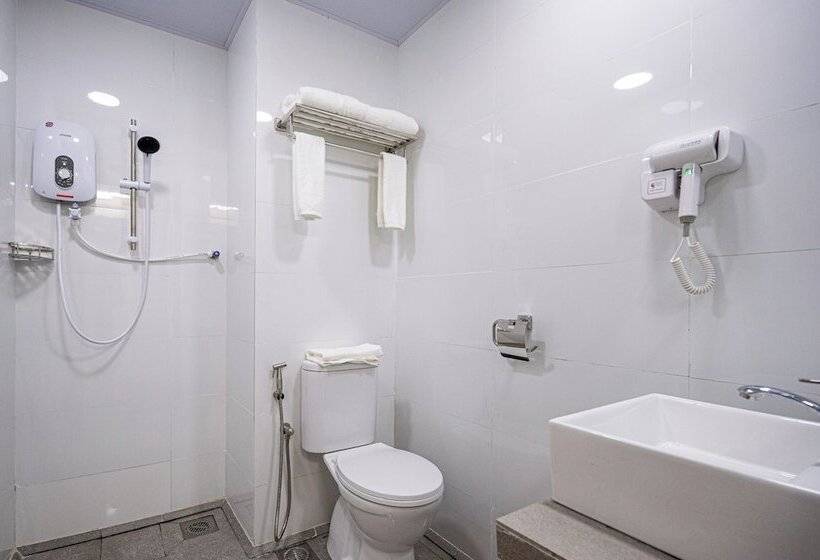 فندق Semporna City