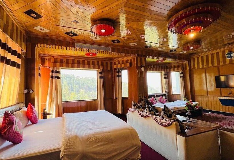 酒店 Shimla Hills International