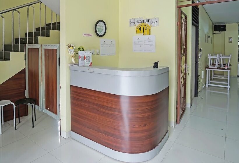 בית מלון כפרי Spot On 91956 Kost Titian Zaman