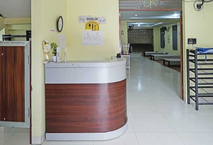 בית מלון כפרי Spot On 91956 Kost Titian Zaman