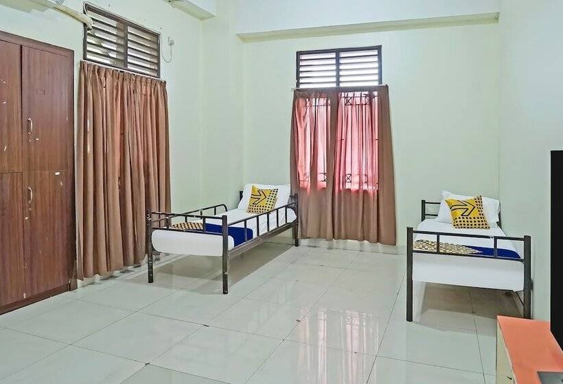 בית מלון כפרי Spot On 91956 Kost Titian Zaman