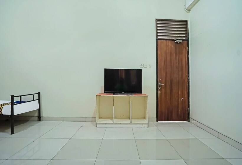 בית מלון כפרי Spot On 91956 Kost Titian Zaman